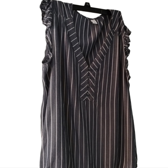 Old Navy Grey and white striped dress Blouse - Picture 1 of 2